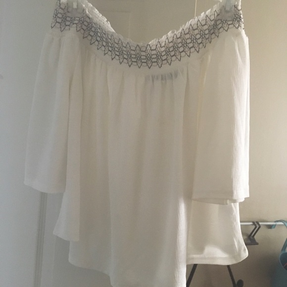 Apt 9. Off white blouse - Picture 2 of 2